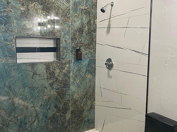 3rd image of 1021 W Cambridge St