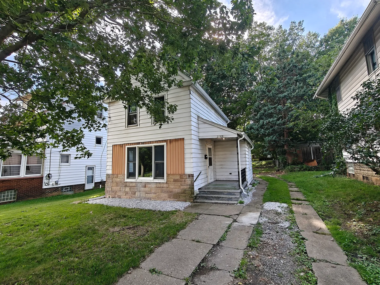 3 bed, 1.5 bath, 991 sqft, $1,200 — Photo 1