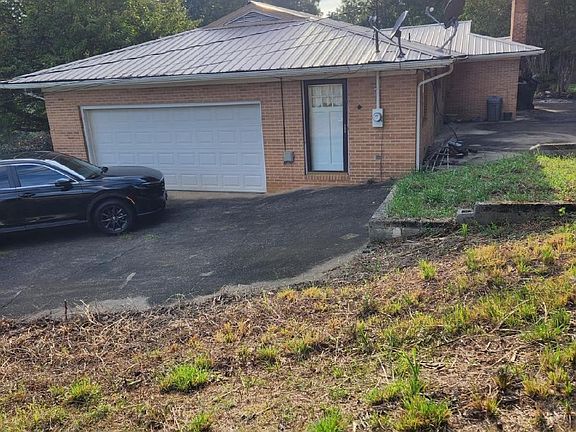 3rd image of 310 Hilltop Dr