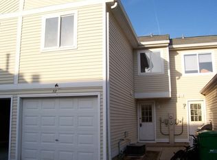 383 Meadow Green Ln, Round Lake Beach, IL 60073