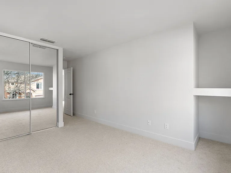 527 Scudero Cir — Photo 17