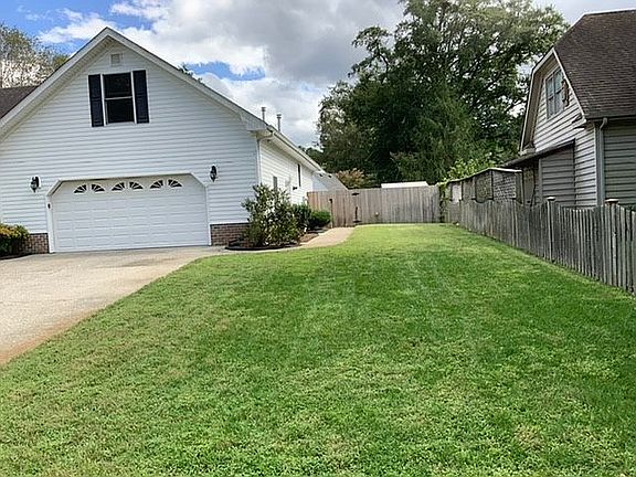 2nd image of 425 Southern Oaks Dr