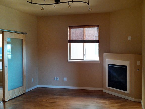 5th image of 1053 W Century Dr