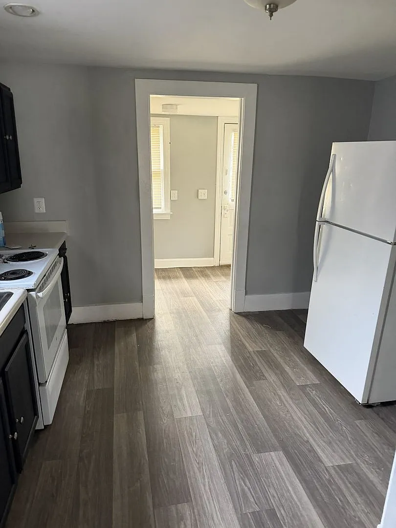Cute And Cozy 2bd/1ba Leasing Special Move In By 9/15/2026 And Receive 50% Off Of Your Deposit. — Photo 3