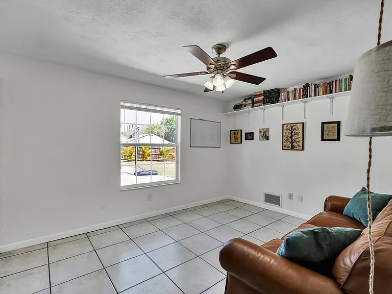 245 Country Circle Dr E — Photo 21