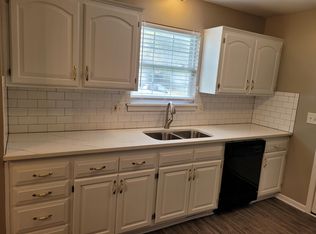 21537 S Peculiar Dr, Peculiar, MO 64078