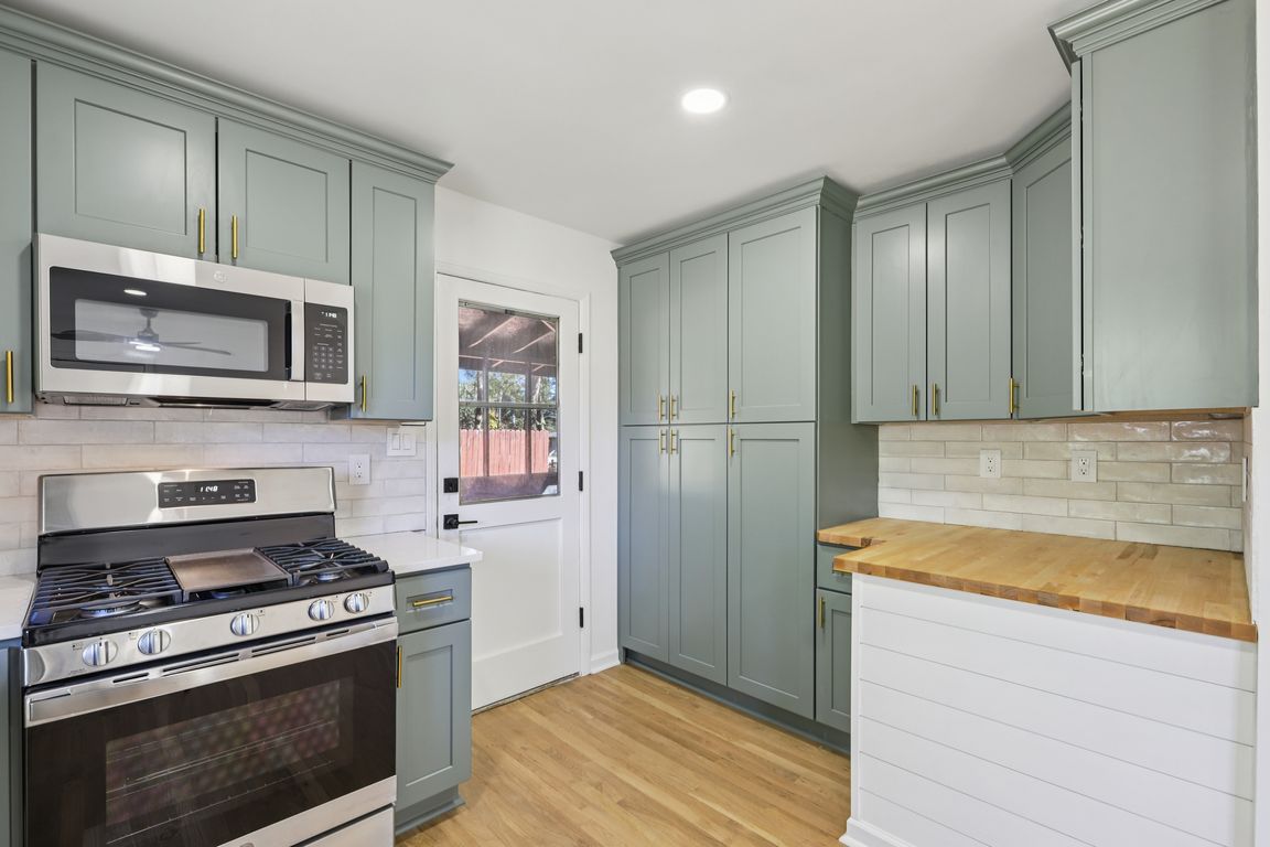 next background image