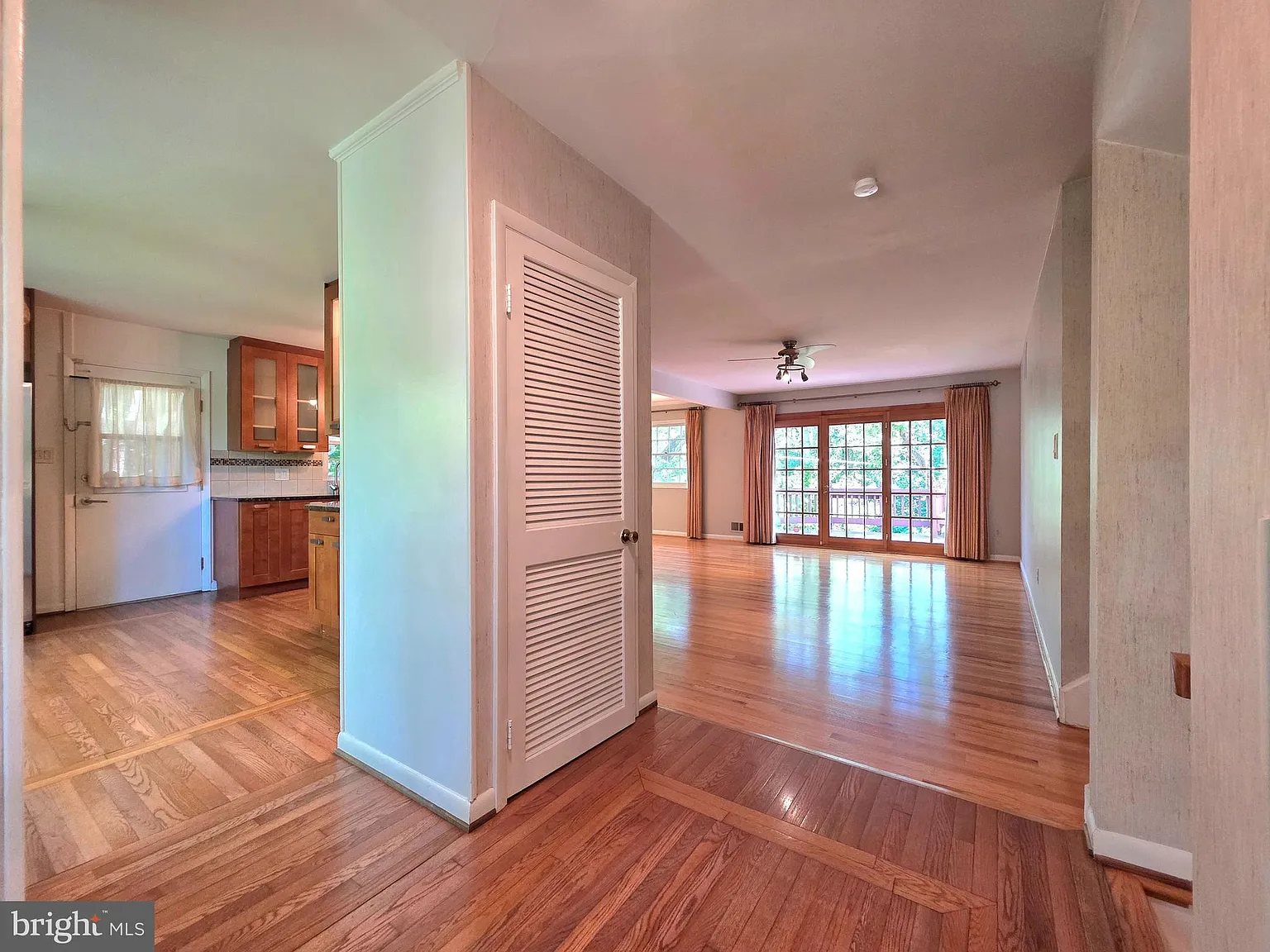 4 bed, 2230 sqft, $4,300 — Photo 3
