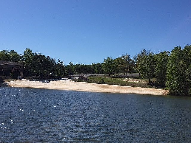 2nd image of 1094 Lakeview Dr