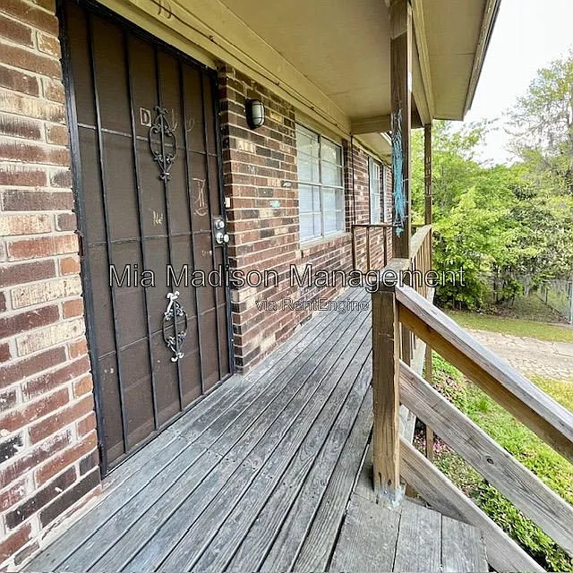 2 bed, 1.0 bath, 850 sqft, $1,250 — Photo 2