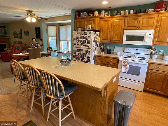 5th image of 563 Williamsburg Pl