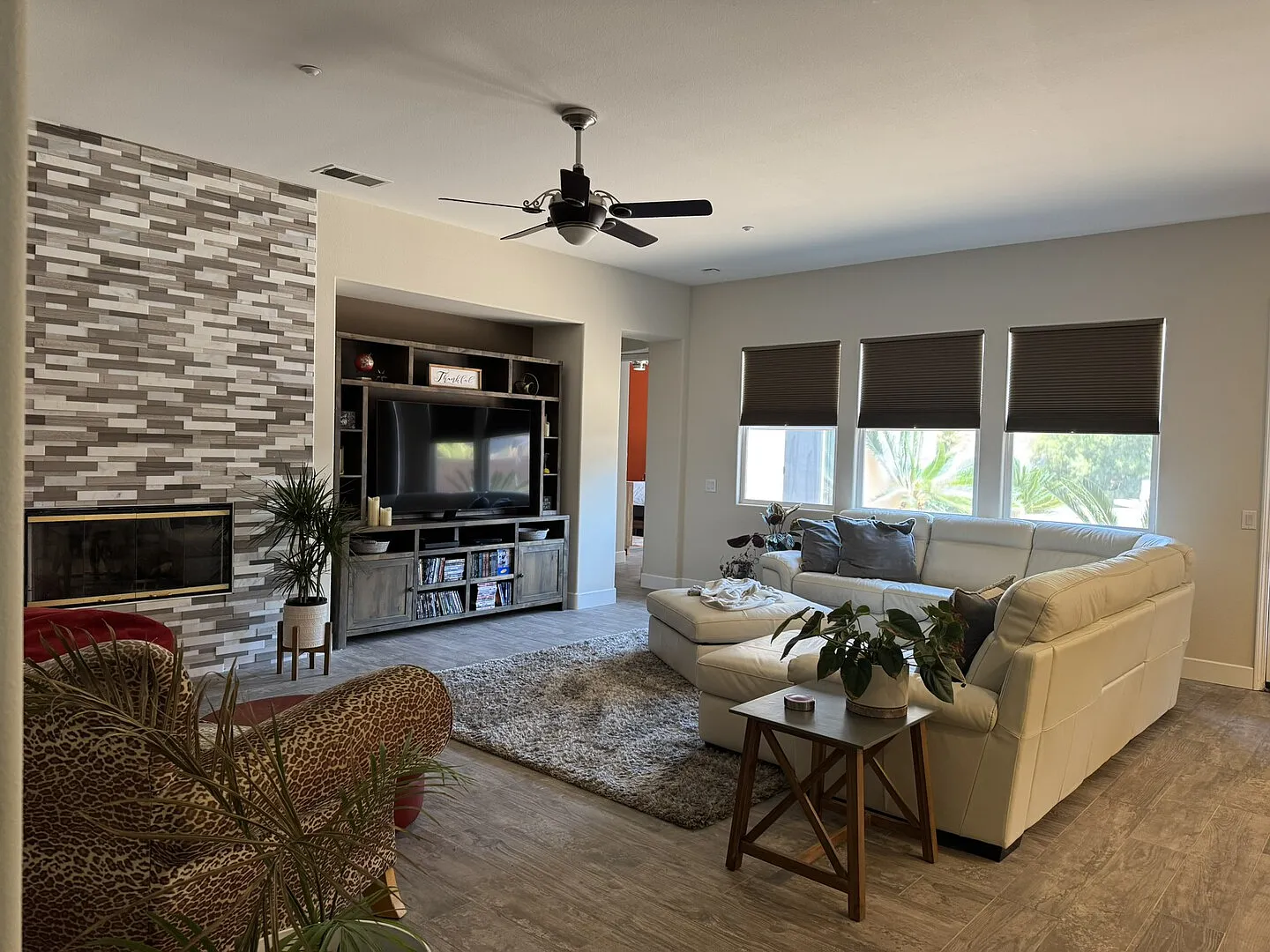 Stylish 3BR Vista Home w/ Gym, Chef's Kitchen & Peaceful Walking Views — Photo 4