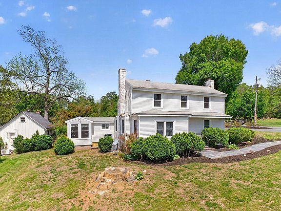 3rd image of 28 Ridgeway Farm Ct