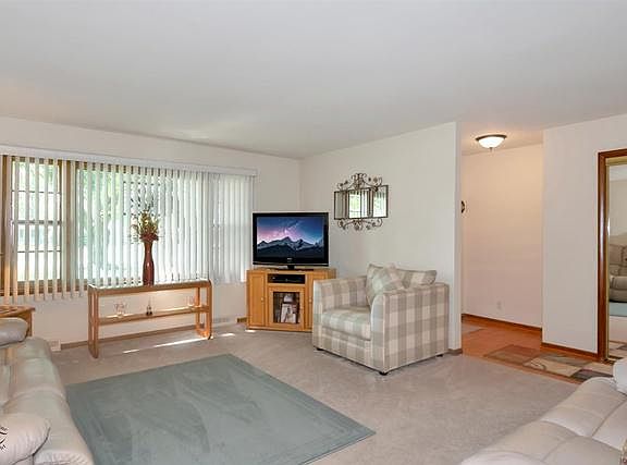 3rd image of 810 Cassie Dr