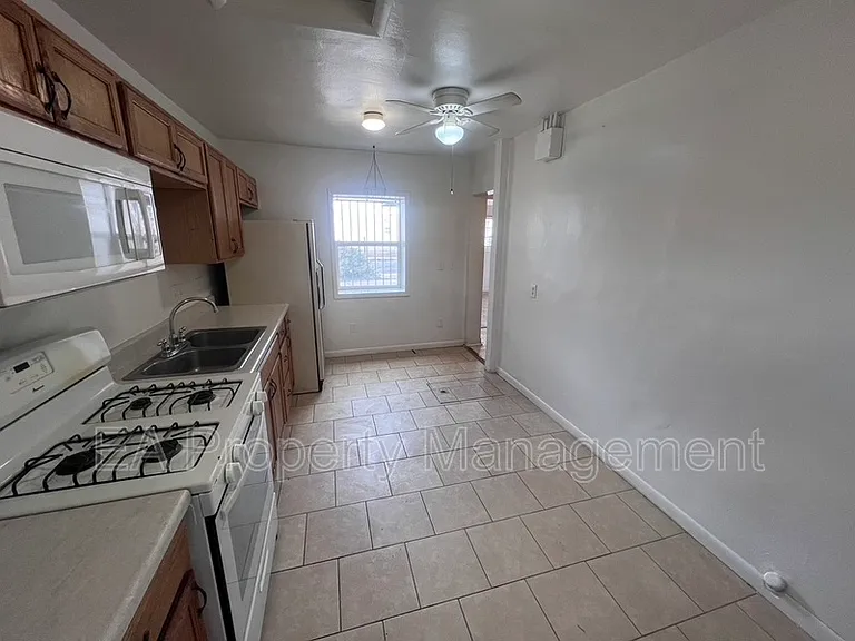 202 San Pablo St SE #B — Photo 15