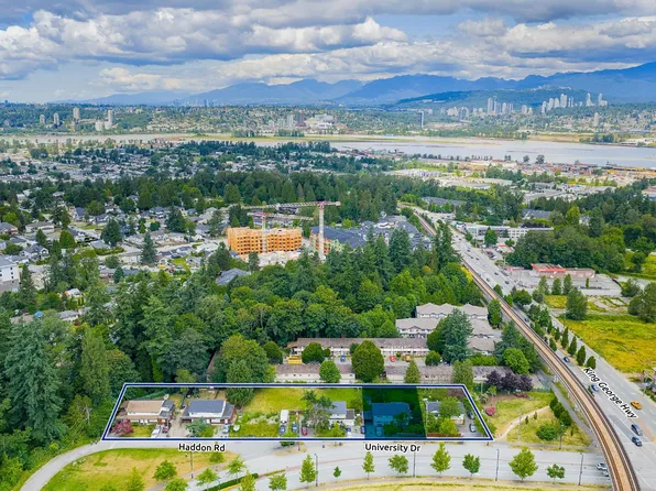 10967 University Dr, Surrey, BC V3T 3Z4