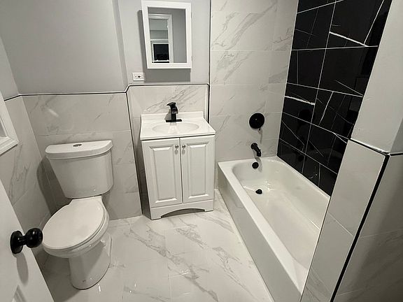 4th image of 10 Schuyler Ave Floor 3