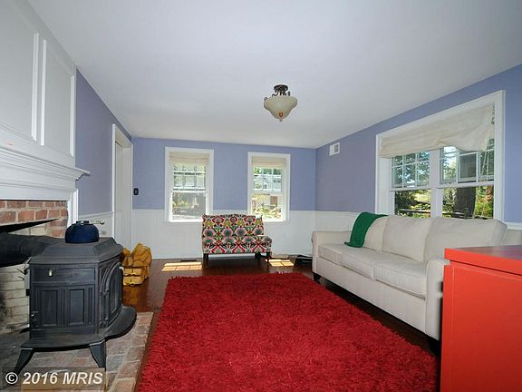 2nd image of 406 Yantz Dr