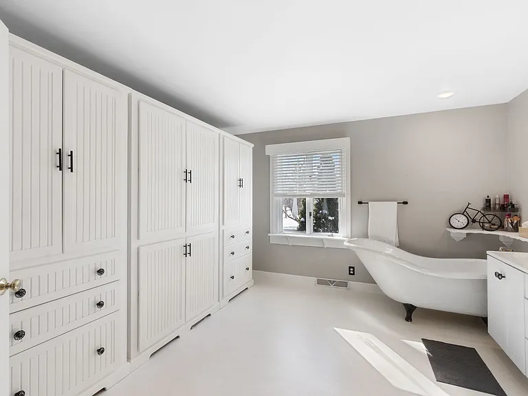 Master/Primary Bath with soaking tub and separate shower.