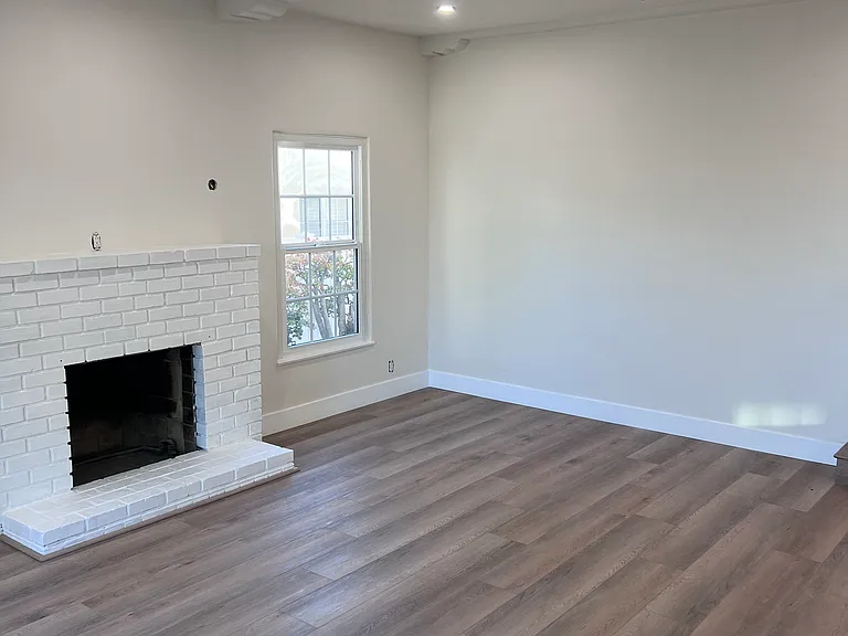 1327 Spazier Ave — Photo 17