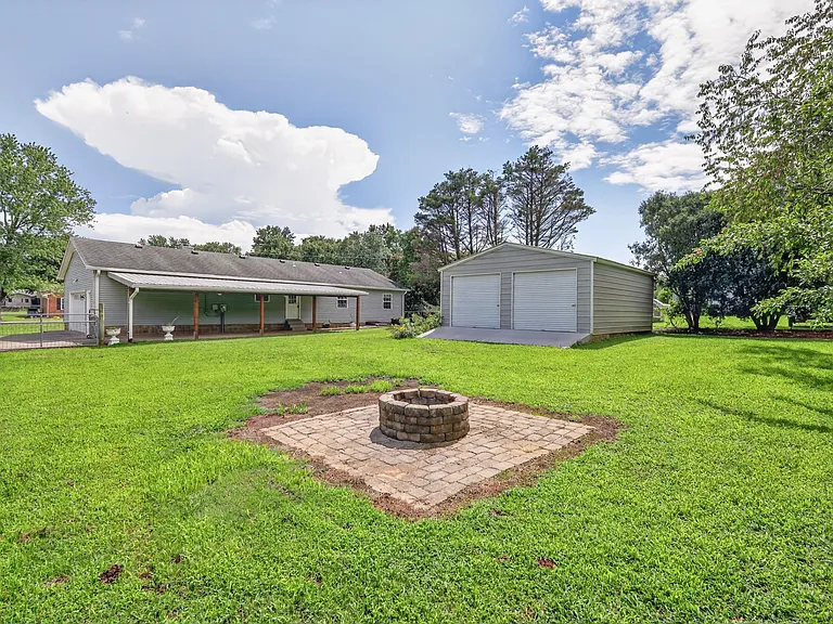 2504 Angelyn Dr — Photo 36