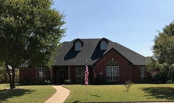2nd image of 100 Robin Glen Ln