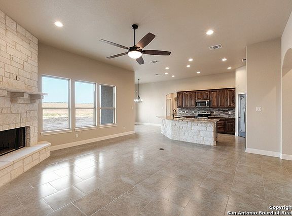 4th image of 172 Turnberry Dr