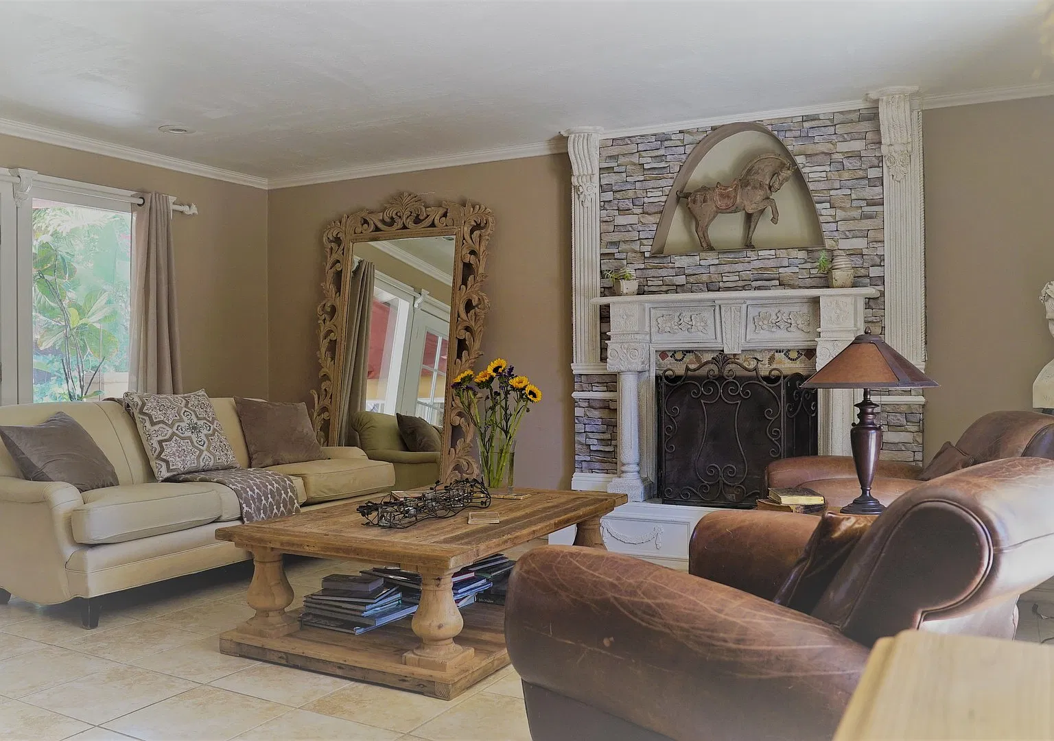 lovely Mediterranean style home Central location. — Photo 3