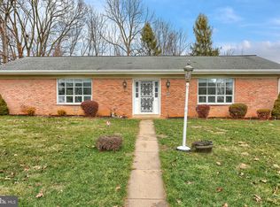 2118 Northbrook Dr, Lancaster, PA 17601