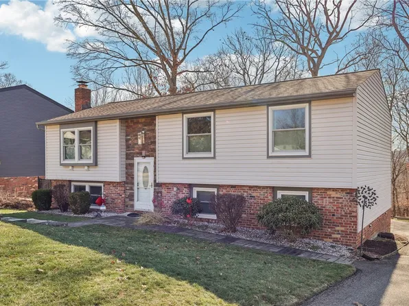 206 Lochinver Dr, Coraopolis, PA 15108