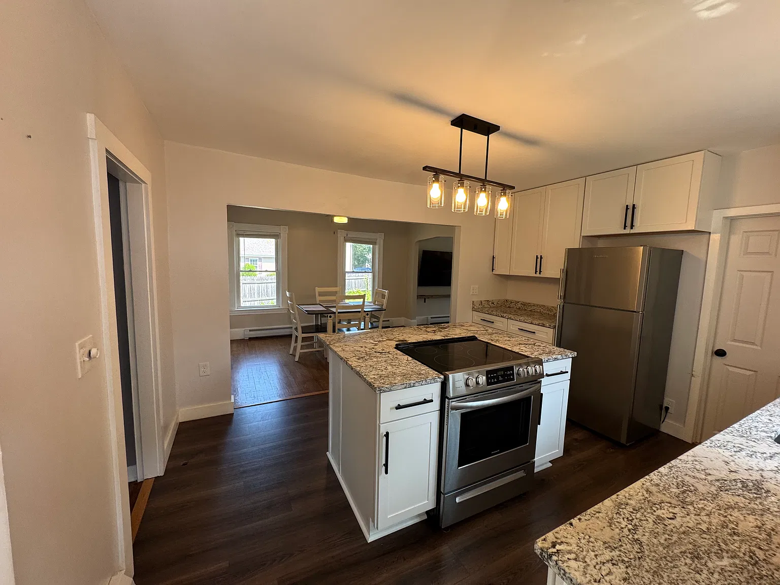 2 bed, 950 sqft, $2,800 — Photo 1