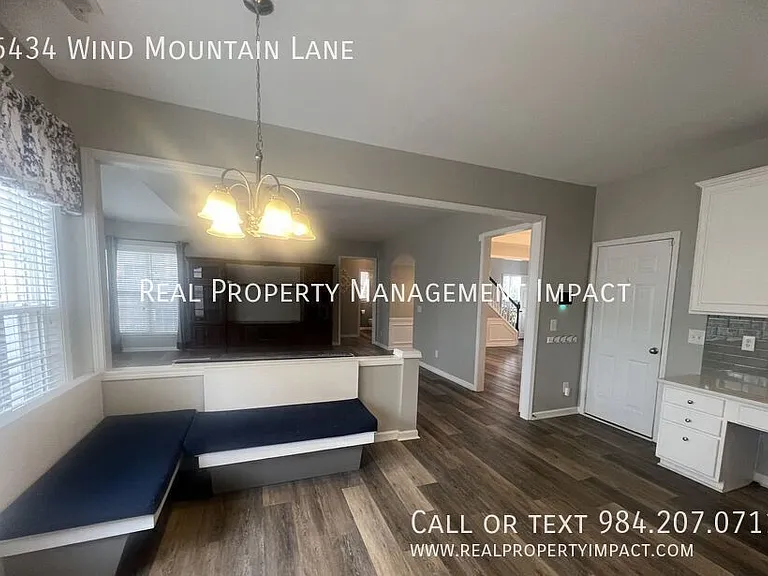 5434 Wind Mountain Ln — Photo 12