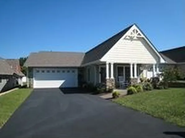 8115 Golden Oak Ln, Roanoke, VA 24019