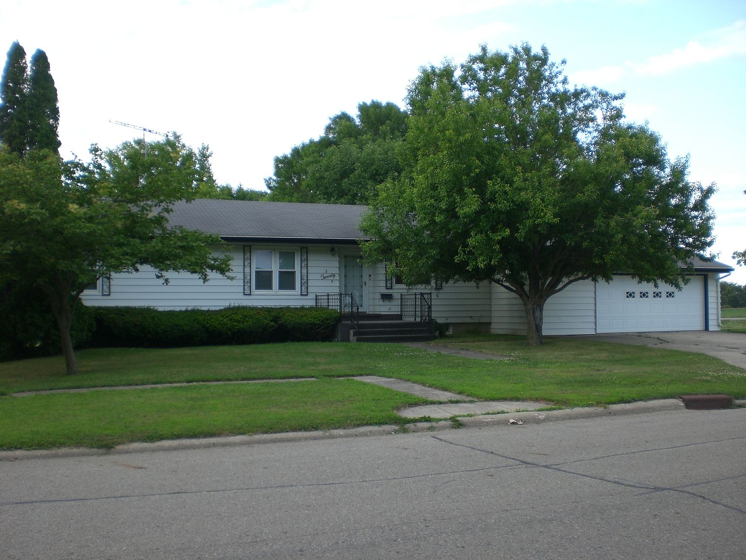 529 E Main St, Klemme, IA 50449 Zillow