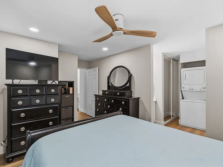3961 Hortensia St #H10 — Photo 18