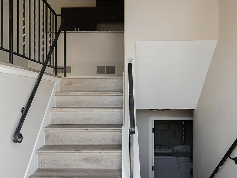 Court Place Townhomes — Photo 9