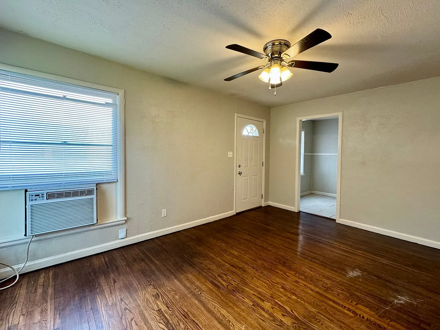 Colorado - 719 N — Photo 2