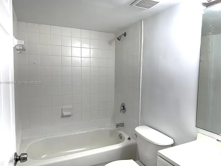 1260 SE 28th Ct #104 — Photo 7