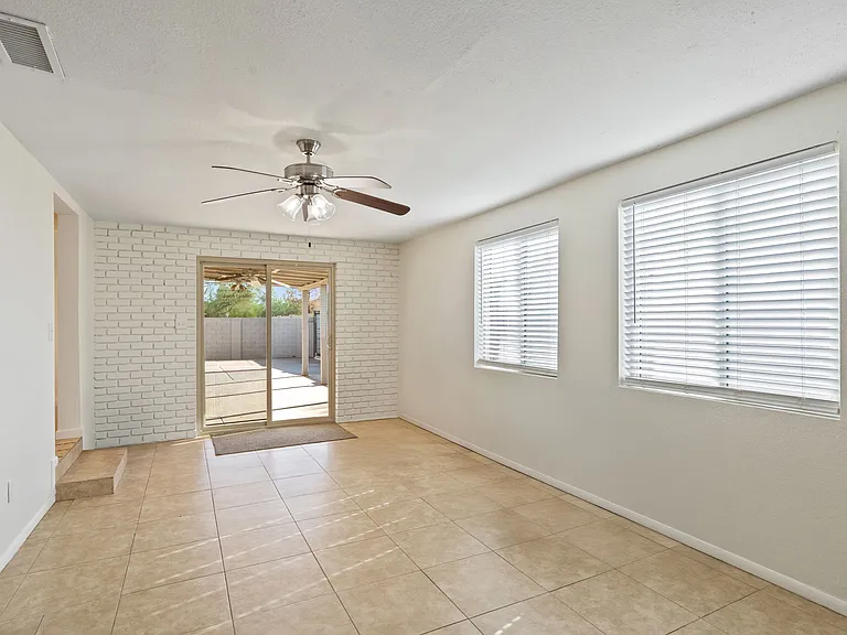 901 E Hearn Rd — Photo 11