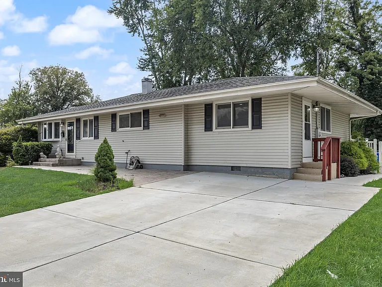 32 Larkin Rd — Photo 25