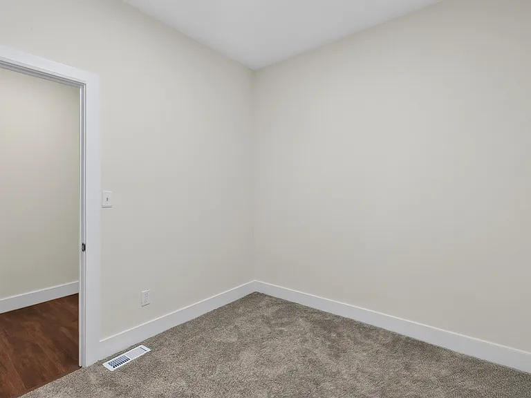 306 12th Ave NE #1 — Photo 9