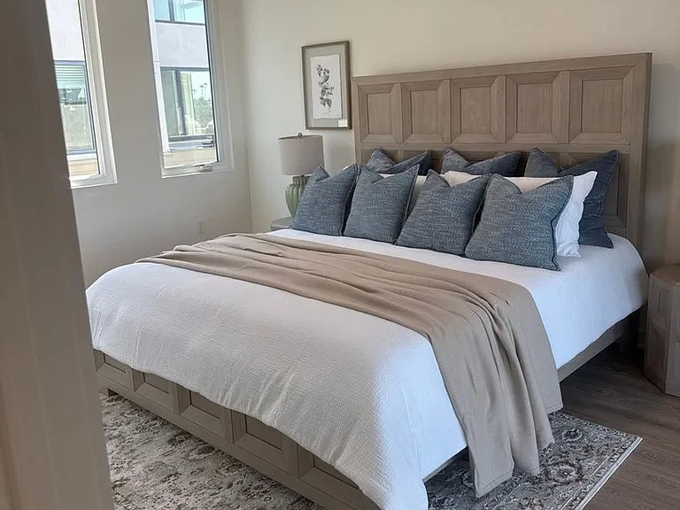 1056 N Joels Pl — Photo 11