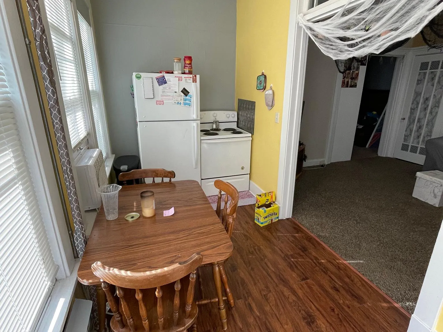3 bed, 700 sqft, $1,245 — Photo 2