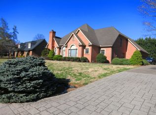 932 Colonial Dr, Morristown, TN 37814