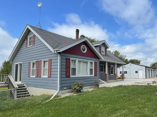 N1463 N 2nd St, Watertown, WI 53098