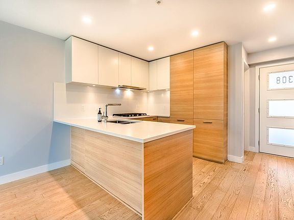 2nd image of 3456 Commercial St #308
