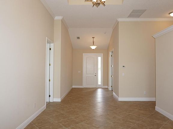3rd image of 327 SW Vista Lake Dr