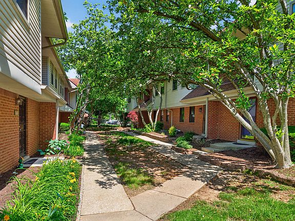 3rd image of 3441 Laredo Dr Unit 22