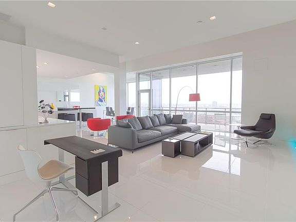 4th image of 701 W Lakeside Ave Penthouse 5A-1306