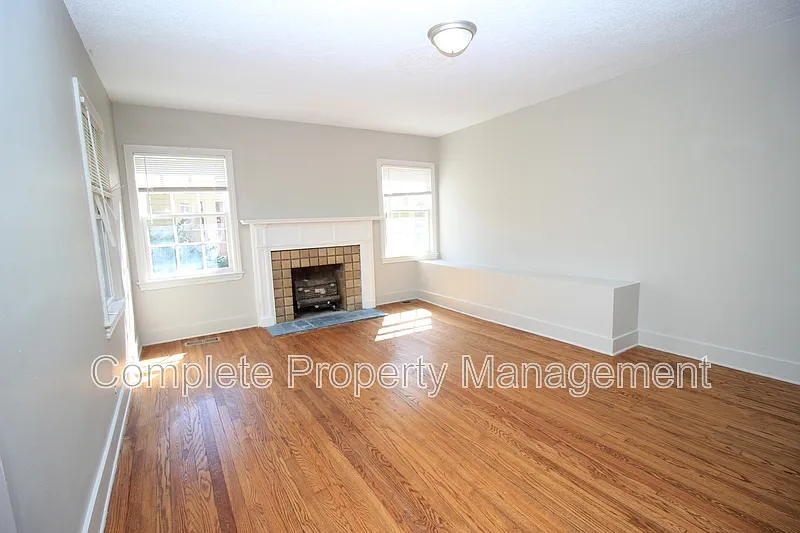 3 bed, 1.0 bath, $1,250 — Photo 2
